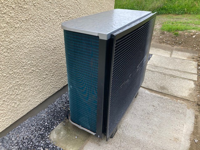 Daikine Air Soure Heat Pump installed in Carmarthen by Solar Save Renewables.